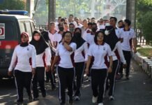 Jaga Kebugaran Tubuh, Jajaran Polres Bondowoso Laksanakan Olah Raga Jalan Kaki