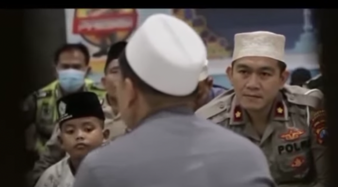 Kasat Lantas Polrestabes Surabaya Kompol Arif Fazlurrahman Menggelar Do’a Bersama Anak Yatim