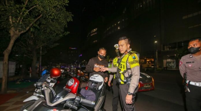 Antisipasi Kejahatan Jalanan, Kasat Lantas Polrestabes Surabaya Pimpin Operasi Cipta Kondisi