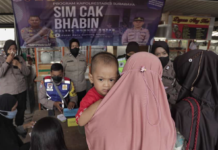 Emak Emak Di Pasar Gununganyar Surabaya Berebut Buat Sim