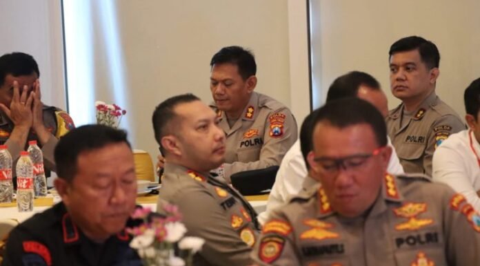 Kapolres Kediri Kota dan PJU Ikuti Vidcon Arahan Kapolda Tentang Omah Rembuk