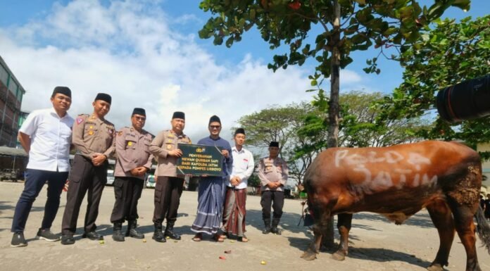 Peringati Hari Raya Idul Adha, Kapolres Kediri Kota Serahkan Hewan Qurban