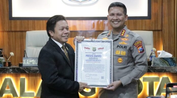 Hebat Kapolresta Malang Kota Kembali Terima Penghargaan Kali ini Dari Lengkapi Terkait Program SIMPONI