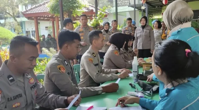 Polresta Kota Malang cek kesehatan petugas Pemilu 2024