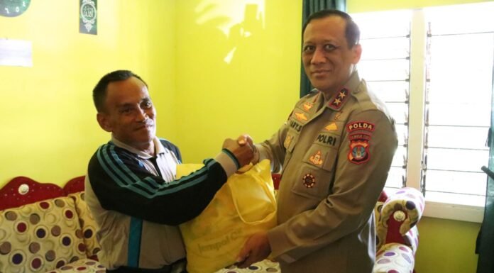 Kapolda Kaltara dan Bhayangkari Sambangi Warga Terdampak Banjir di Desa Penjalin