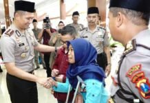 Disaat Tangis Penyandang Disabilitas Ini Pecah dalam Pelukan Polisi