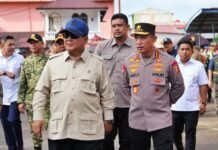 Kapolri Dampingi Presiden Cek Lokasi Pengungsian Korban Banjir di Tapanuli Tengah